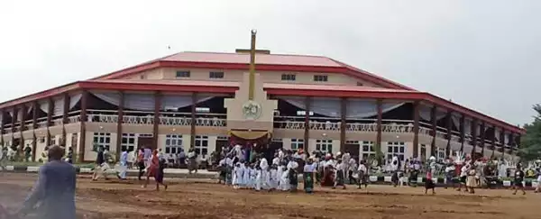 Robbers Invade Ondo Churches, Rob Worshippers And Share Loot In Their Presence